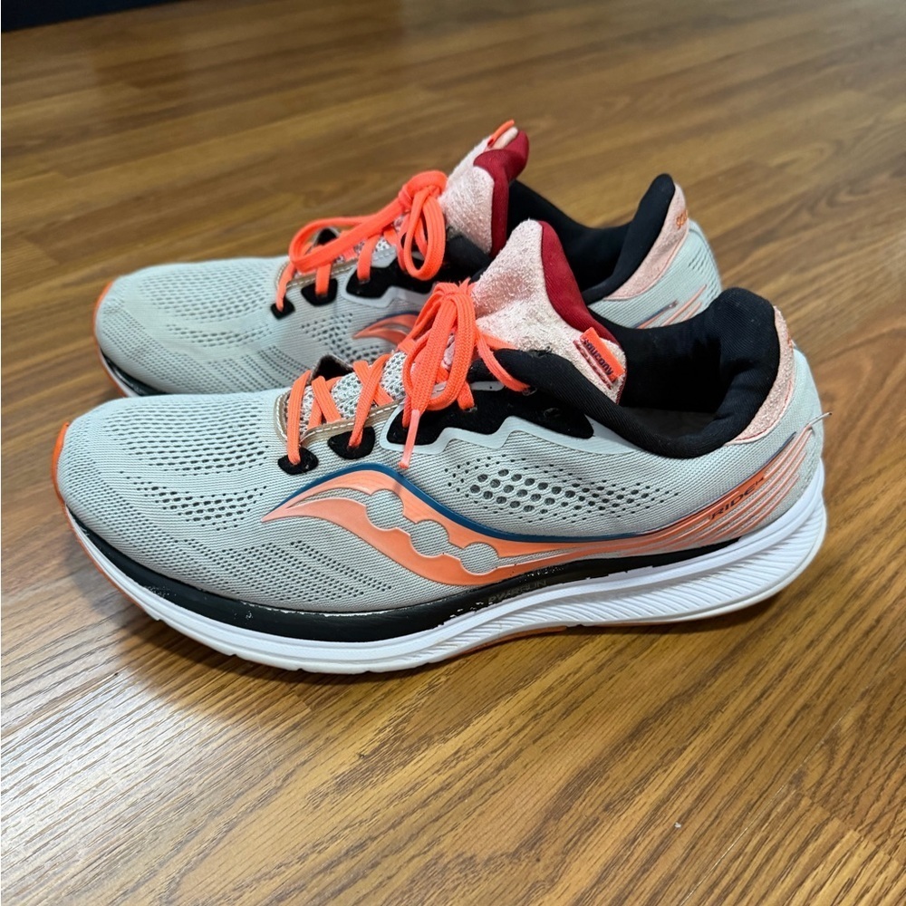 Saucony Ride 14 jackrabbit running shoes size 9.5.